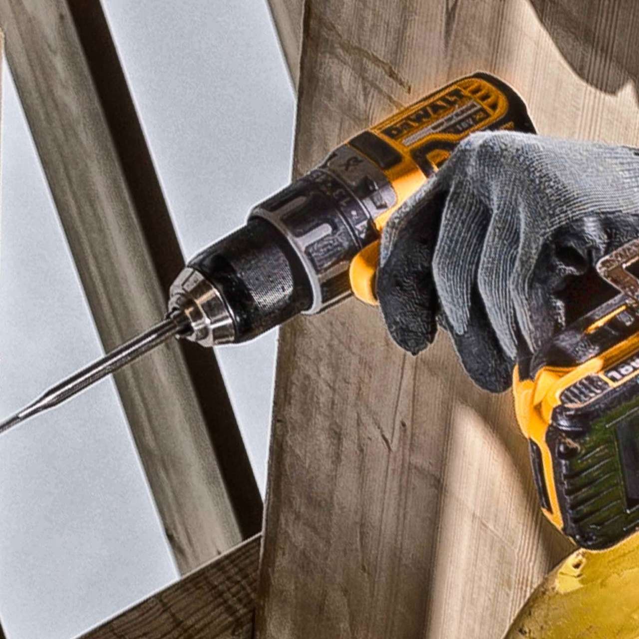 Аренда бесщеточной дрели-шуруповерта Dewalt DCD791P2