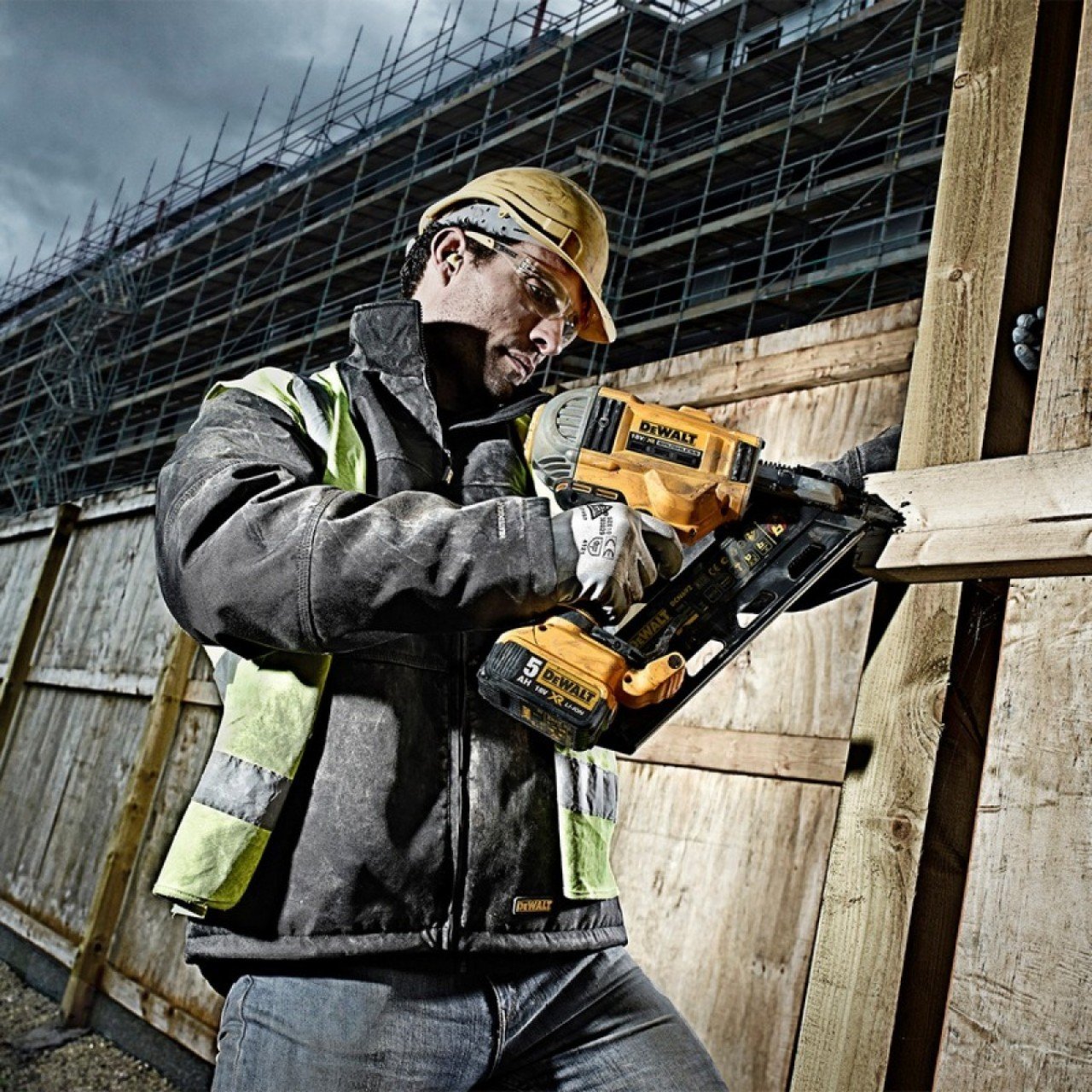 Аренда степлера DeWALT DCN 692P2