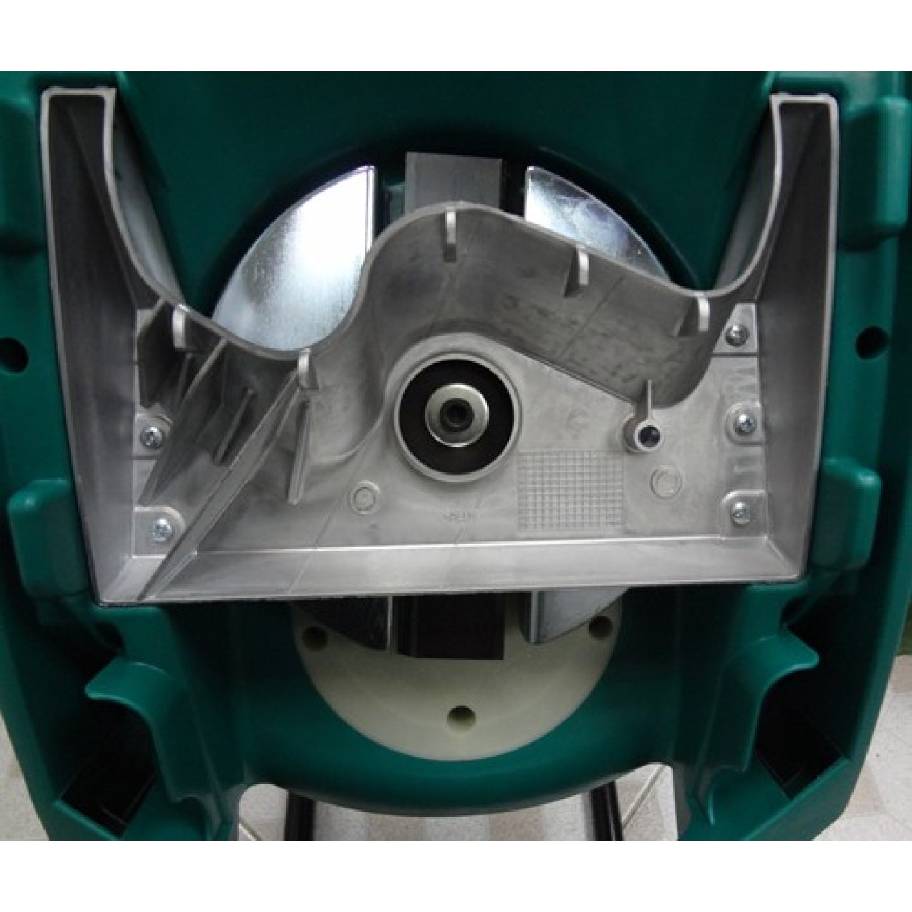 Аренда садового измельчителя мусора Bosch AXT 2000 RAPID 0.600.853.500