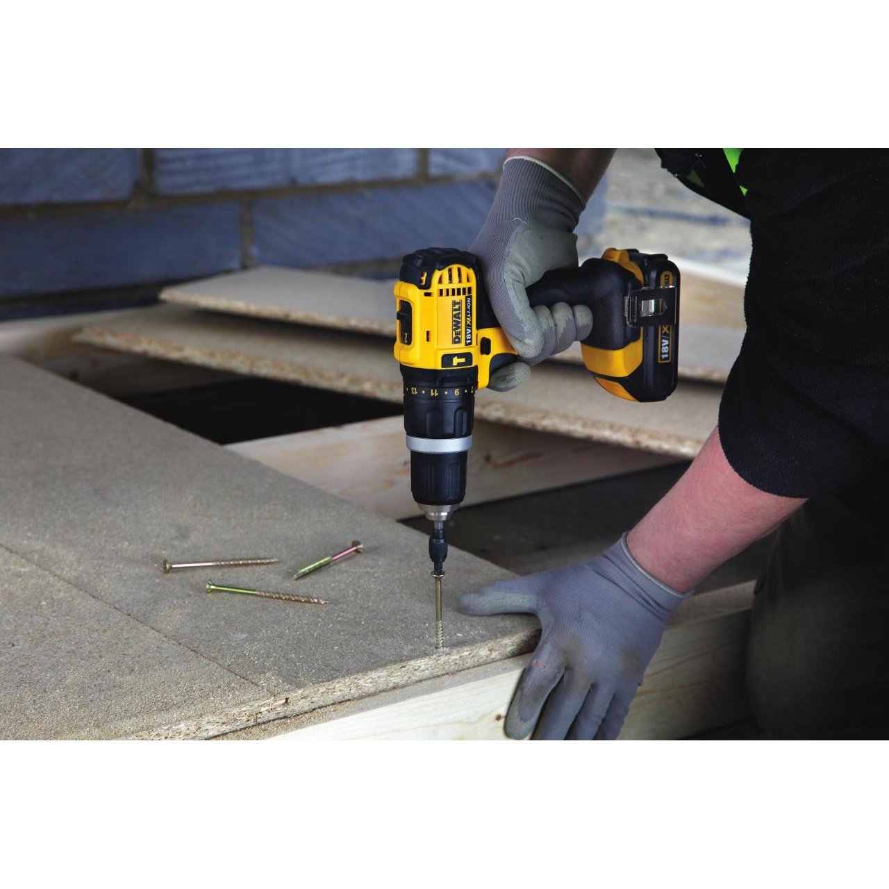 Аренда аккумуляторной дрели-шуруповерта DeWALT DCD 771 C2