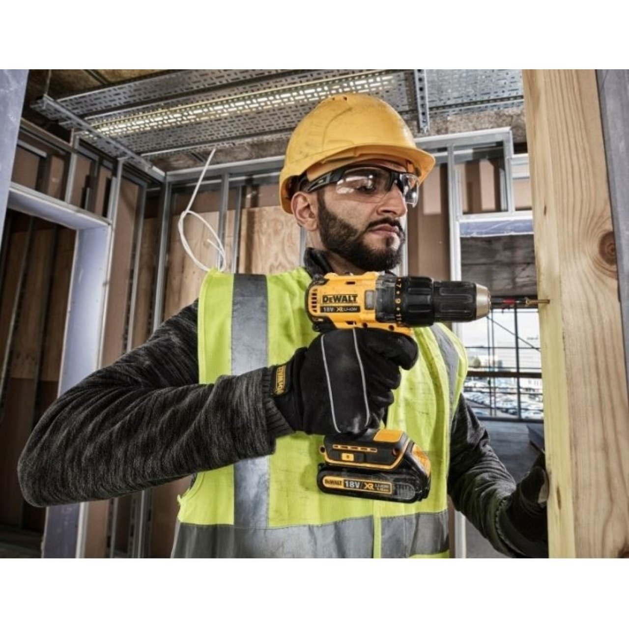 Аренда бесщеточной дрели-шуруповерта Dewalt DCD777S2T